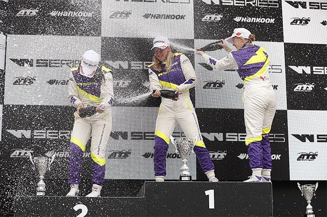 W Series: Гонку в Зольдере выиграла Бейтске Виссер