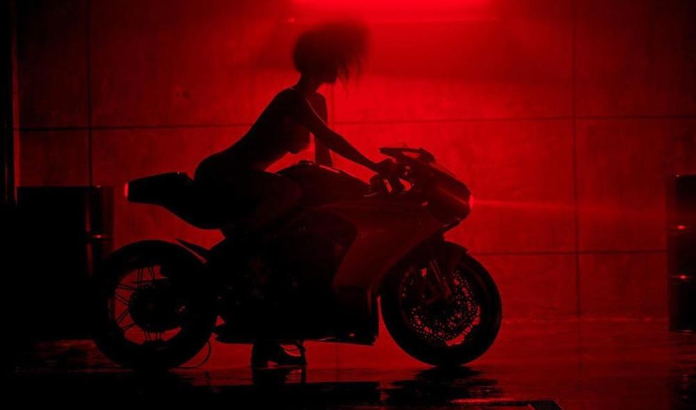 Тизер MV Agusta Superveloce 800 2020 года