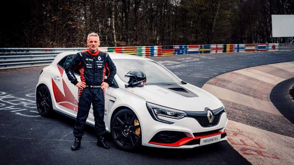 Видео: Renault побила рекорд «Нюрбургринга» среди переднеприводных машин