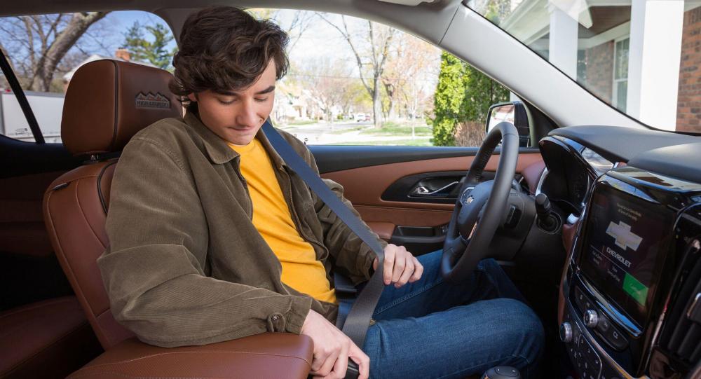 Chevrolet заставит пристегиваться молодых водителей