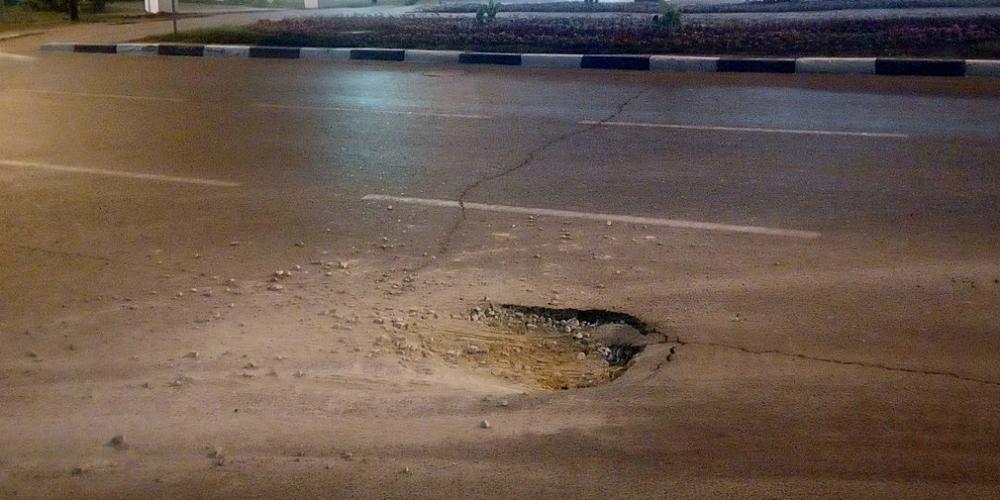 В центре Москвы осложнено движение из-за провала грунта