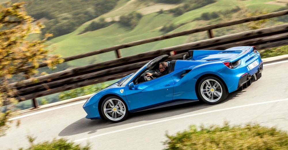 Итальянский отель предложил отдохнуть за рулем Ferrari