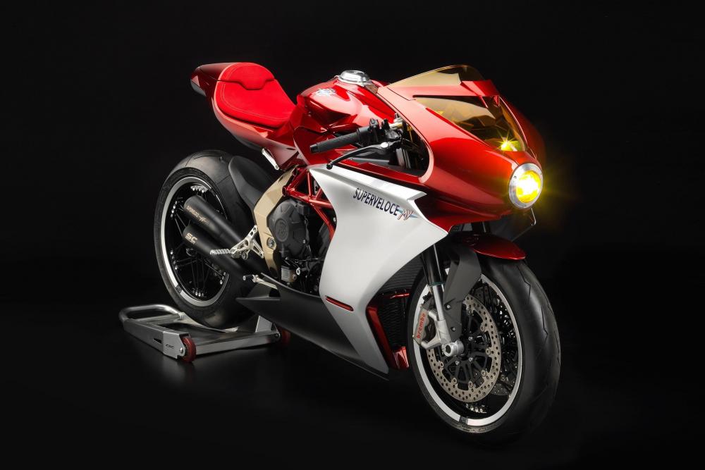 MV Agusta Superveloce 800 выпустят как модель 2020 года