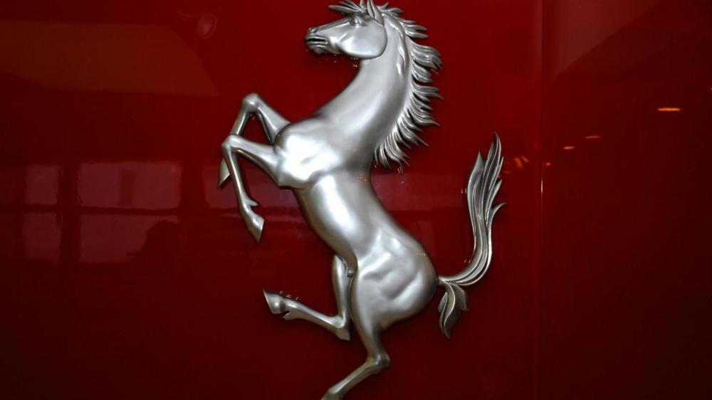 Гибридный суперкар Ferrari может получить сразу 4 двигателя