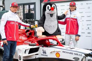 Герой мультсериала «Крот» стал партнёром Alfa Romeo Racing
