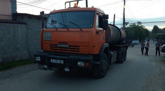 Девочка погибла под колесами КамАЗа в Алматы