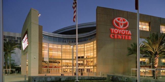 Toyota признали самым дорогим автомобильным брендом