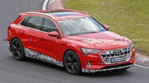 Audi вывела на тесты спортивную версию электрического кроссовера e-tron