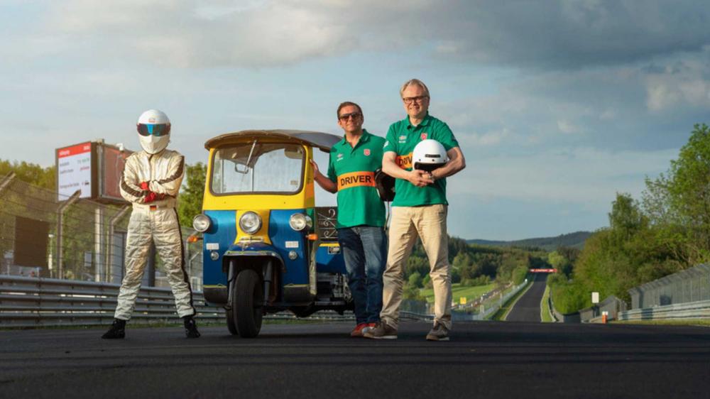Полчаса – новый рекорд Нюрбургринга (на тук-туке)