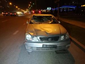 Водитель Lexus сбил двух пешеходов в Алматы