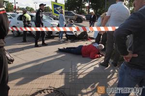 Автомобиль въехал в толпу в Петербурге