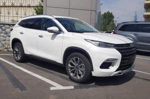 В Москве заметили китайский премиум-кроссовер Exeed TXL
