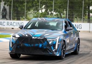 Cadillac похвастал седанами V-серии на Гран-при Детройта