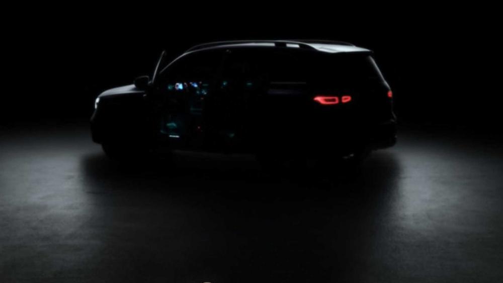 В соцсетях появился тизер нового Mercedes-Benz GLB