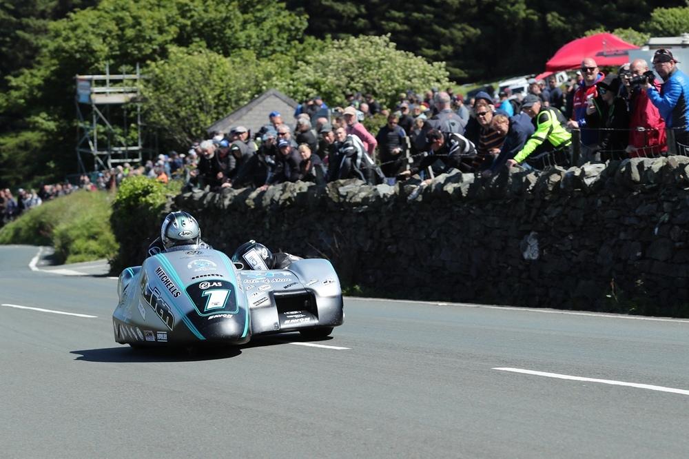 TT 2019: братья Бёрчелл выиграли вторую гонку Sidecar TT 2019