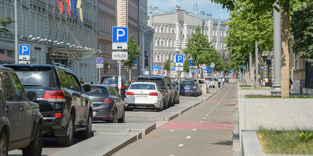 Московским водителям рекомендовали внимательней выбирать места парковки