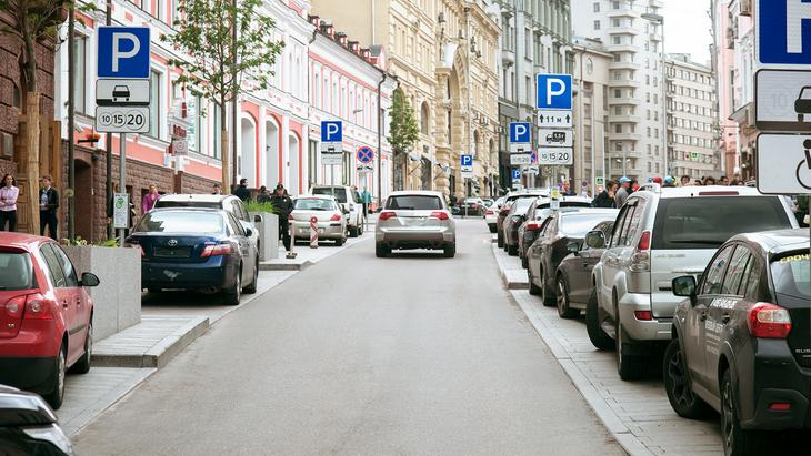 Автомобильный рынок Москвы в мае рухнул на 18%