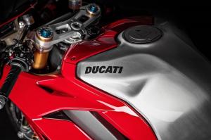 Ducati Panigale V4 отзывают из-за топливных брызг