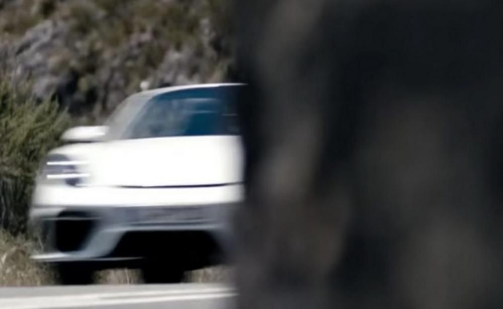Посмотрите на первый тизер Porsche 718 Boxster Spyder