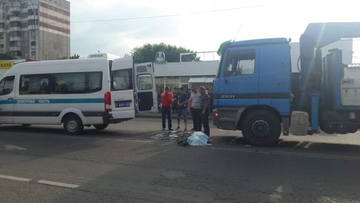 Женщину сбили насмерть рядом с "оптовкой" в Алматы
