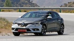 Гибридный Renault Megane 2020 засекли на тестах