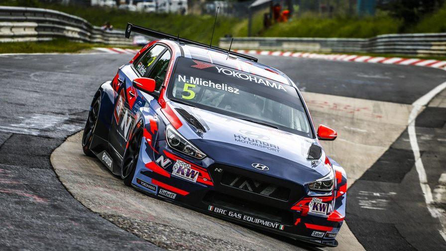 Норберт Мичелис выиграл первую гонку WTCR на Нюрбургринге