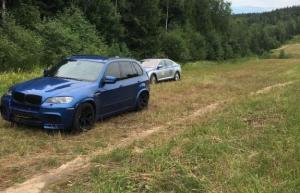 Скорость — 250 км/ч и попытка тарана служебного авто: видео погони за BMW X5 M на трассе М3