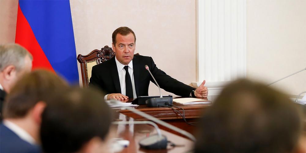 Медведев одобрил идею отнимать автомобили у пьяных водителей