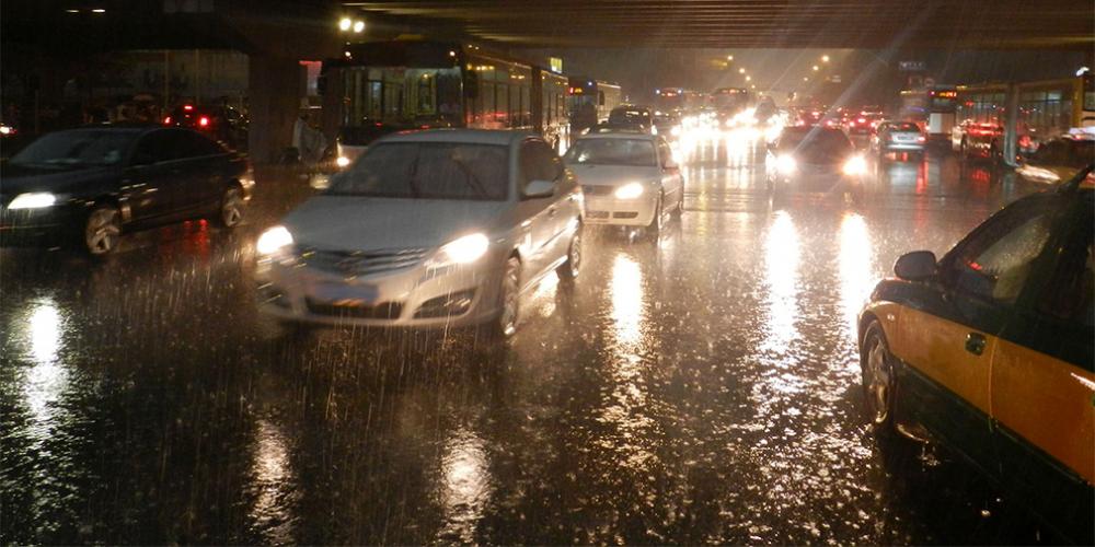 Водителей предупредили о сильном ветре и ливне