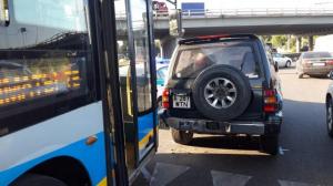 Три человека пострадали в ДТП с участием автобуса в Алматы
