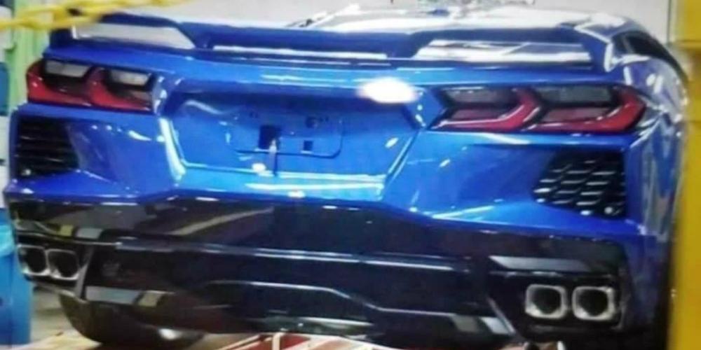 Раскрыта внешность среднемоторного Chevrolet Corvette