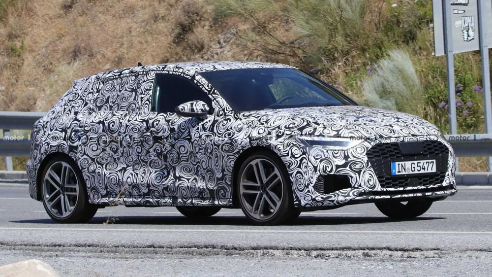 Audi вывела на тесты новый S3 Sportback