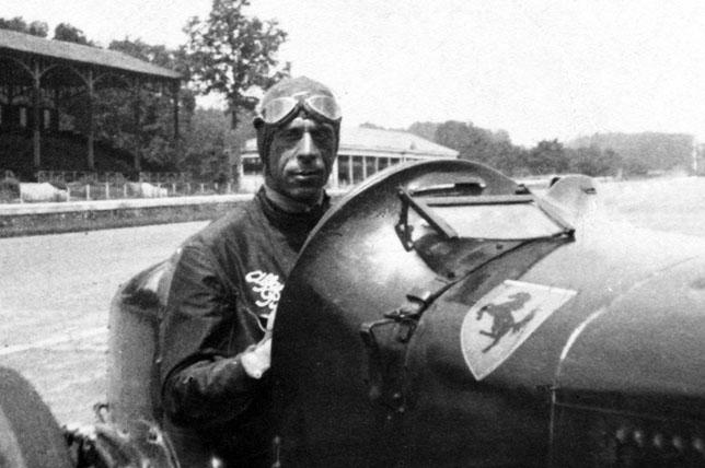 В этот день 87 лет назад дебютировал логотип Ferrari