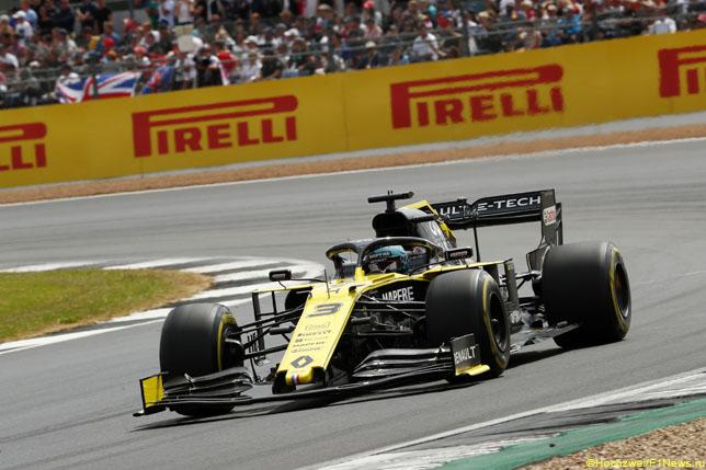 Оба гонщика Renault заработали очки