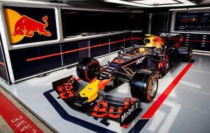 Red Bull и Aston Martin оригинально отметят 1007 Гран При