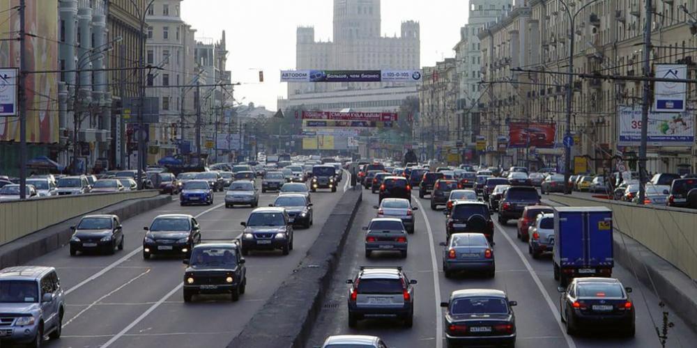 Москвичей попросили на неделю отказаться от поездок на автомобилях