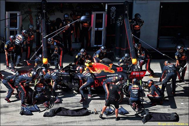 DHL Fastest Pit Stop Award: Механики Red Bull быстрее всех