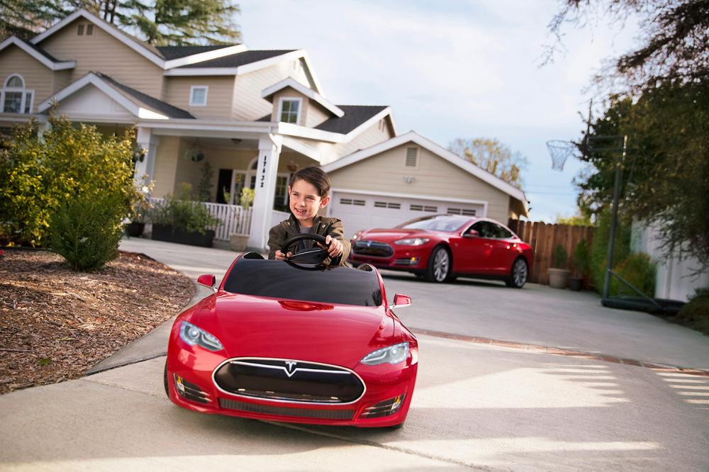 Tesla Model S от Radio Flyer