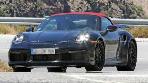 Появились фото открытой версии Porsche 911 Turbo