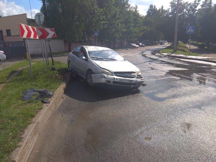 В Минске пьяный водитель опрокинул на крышу Citroen