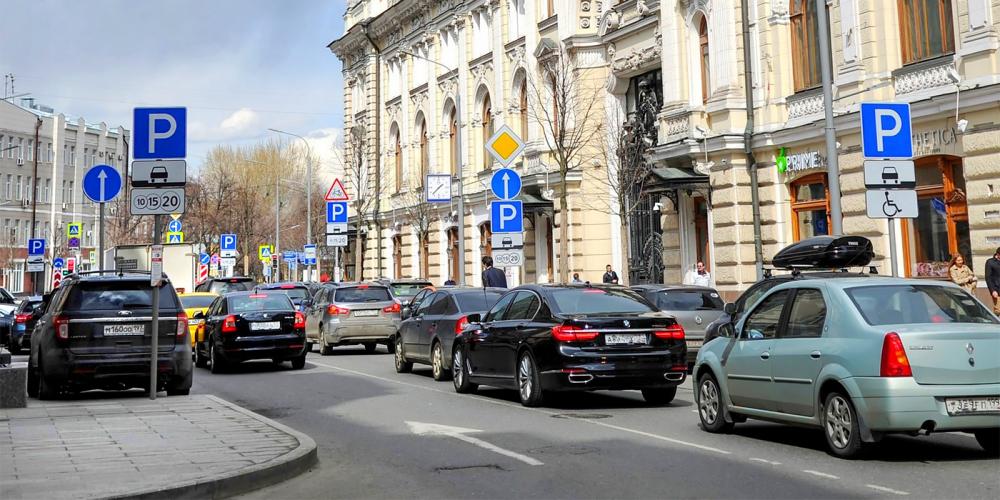 Власти предложили сузить парковочные места