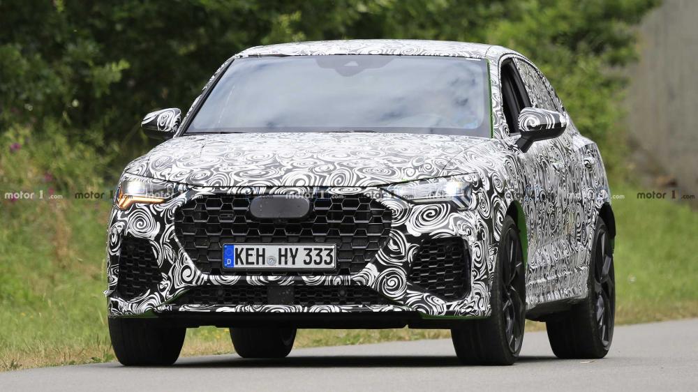 Audi вывела на тесты купе-кроссовер RS Q3 Sportback