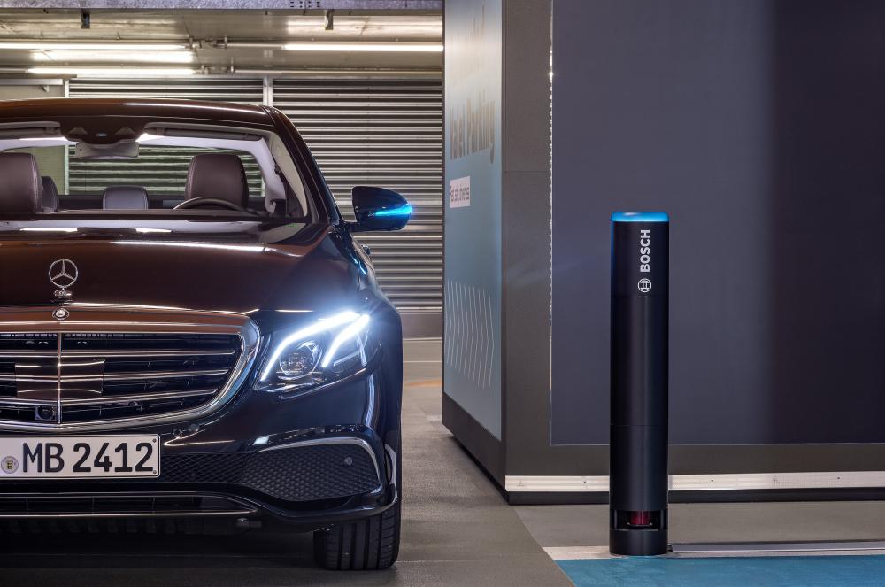Mercedes-Benz научил гараж в своем музее самостоятельно парковать автомобили