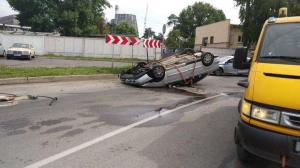В Минске пьяный водитель опрокинул на крышу Citroen