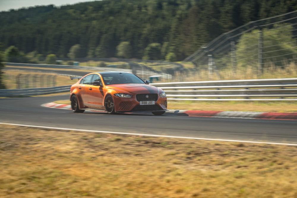 600-сильный Jaguar XE побил собственный рекорд Нюрбургринга
