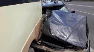 BMW на полном ходу врезался в автобус с детьми в Алматы