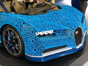 Bugatti Chiron из Lego в Парке Горького в Москве