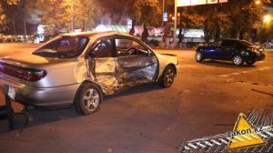 Toyota снесла светофор в ночном ДТП в Алматы