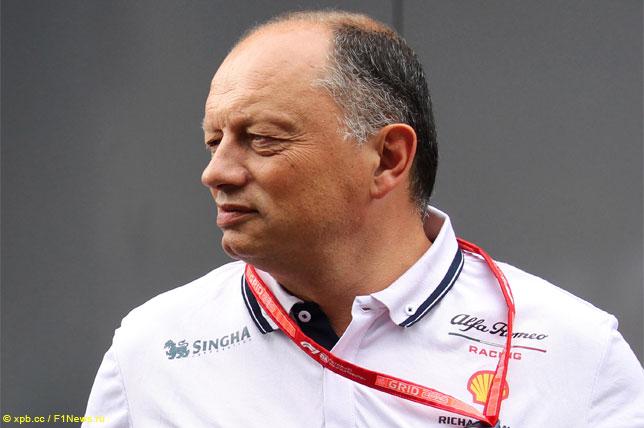 Вассёр: Феттель справляется с прессингом хуже Леклера