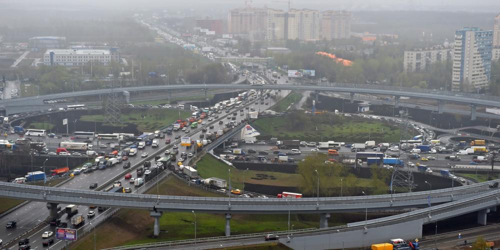 Названы самые загруженные трассы на въездах в Москву